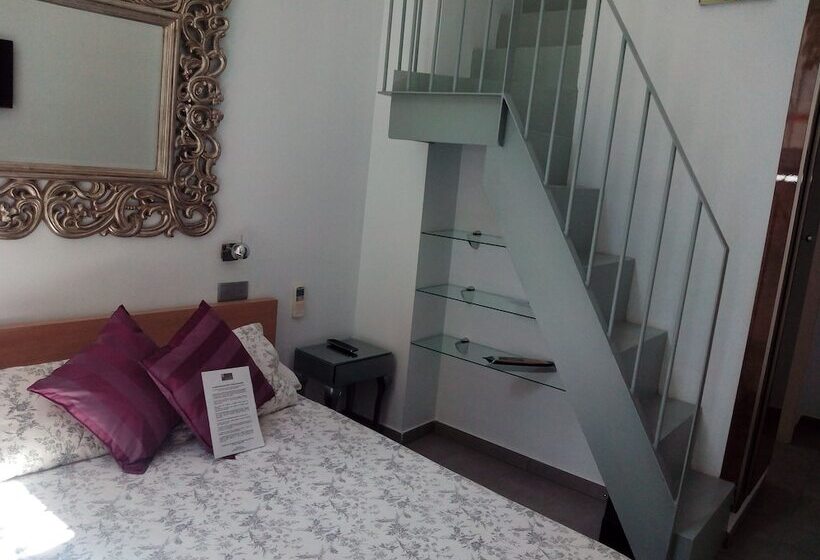 اتاق اکونومی, Palacio Alcazar