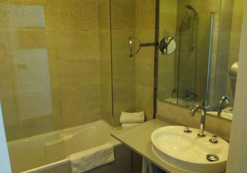 اتاق اکونومی, Palacio Alcazar