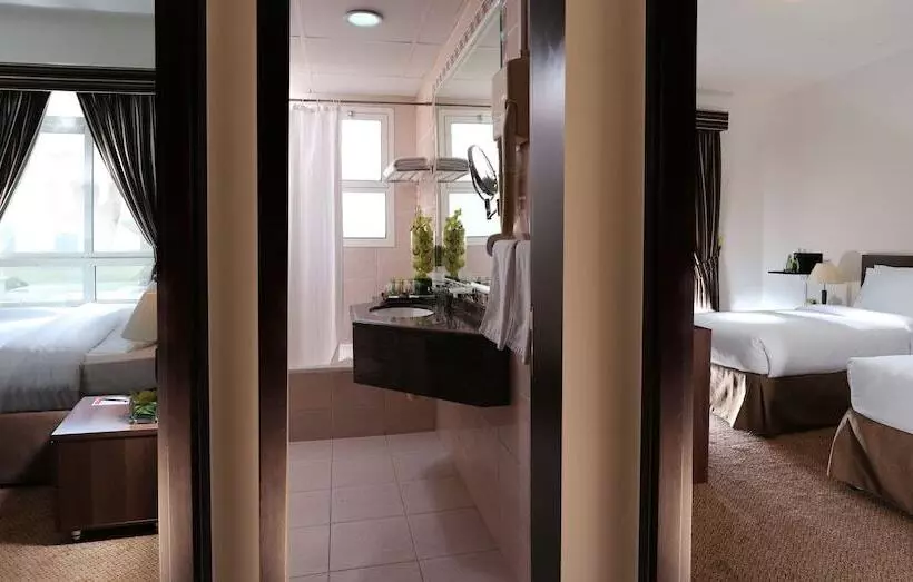 اتاق استاندارد با چشم‌انداز شهر, Ramada By Wyndham Beach Hotel Ajman