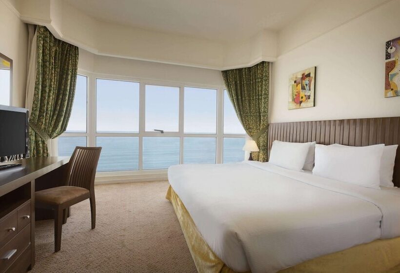 디럭스 룸 바다 전망, Ramada By Wyndham Beach Hotel Ajman