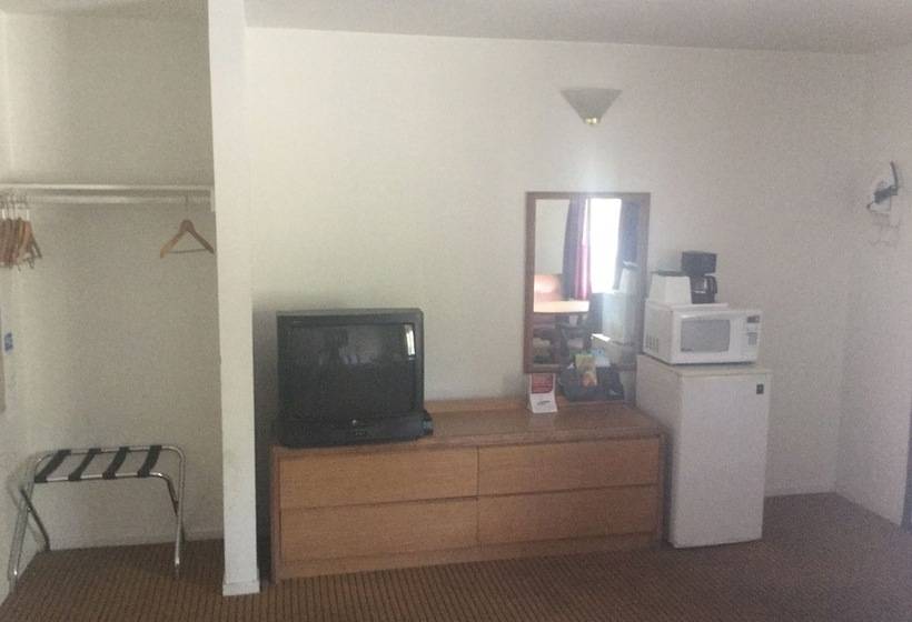 带2个双人床的标准工作室, Rodeway Inn Beaumont