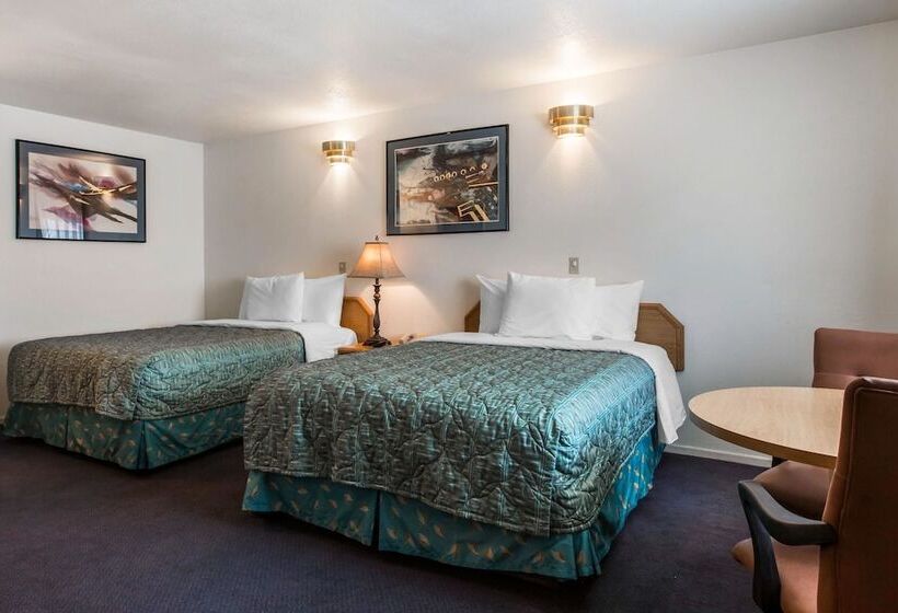 带2个双人床的标准工作室, Rodeway Inn Beaumont