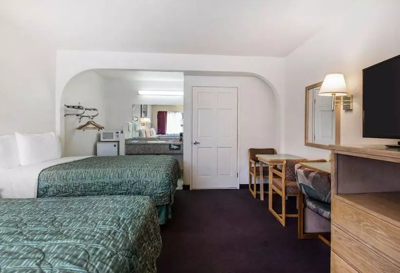 ２ダブルベッドのスタンダードルーム, Rodeway Inn Beaumont