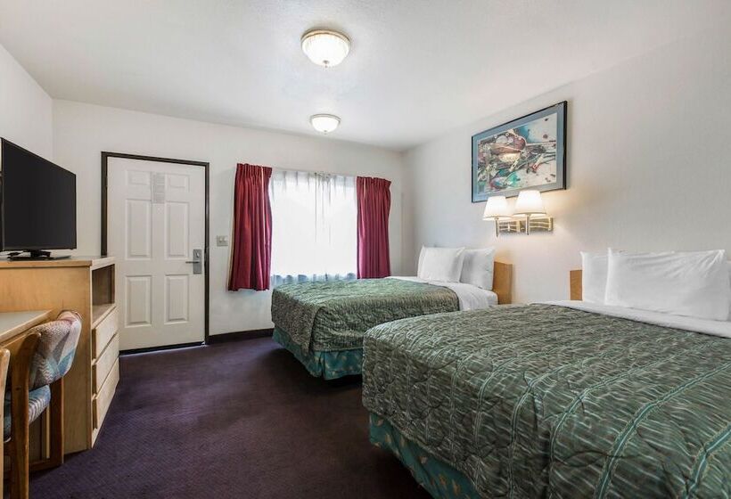 带2个双人床的标准工作室, Rodeway Inn Beaumont