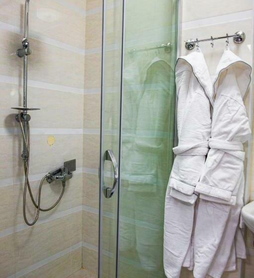 اتاق استاندارد یک نفره, Safran