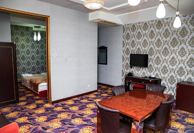 اتاق لوکس, Safran