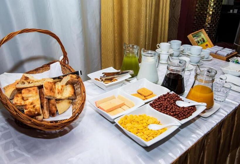 اتاق استاندارد سه نفره, Safran