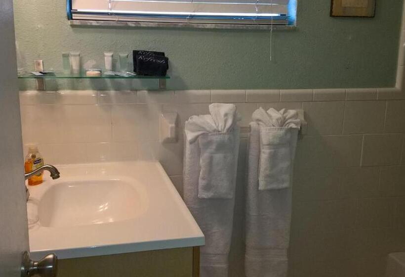 شقة غرفة واحدة, Royal North Beach