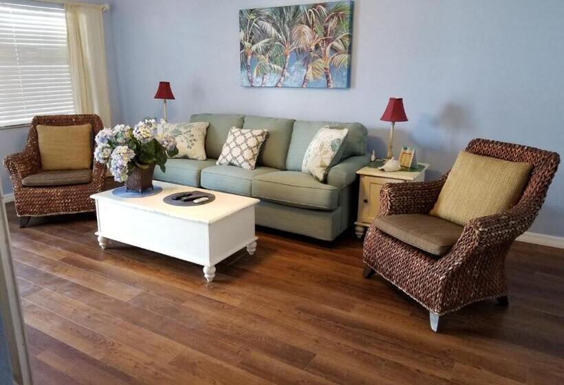 شقة غرفة واحدة, Royal North Beach