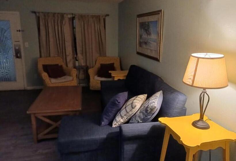 شقة غرفتين, Royal North Beach