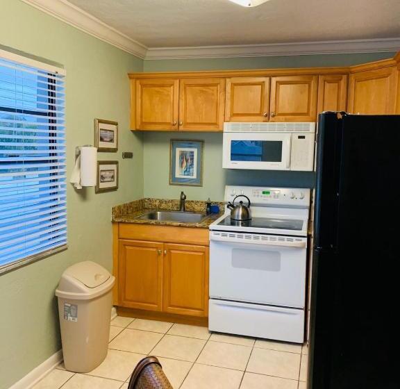 شقة غرفتين, Royal North Beach