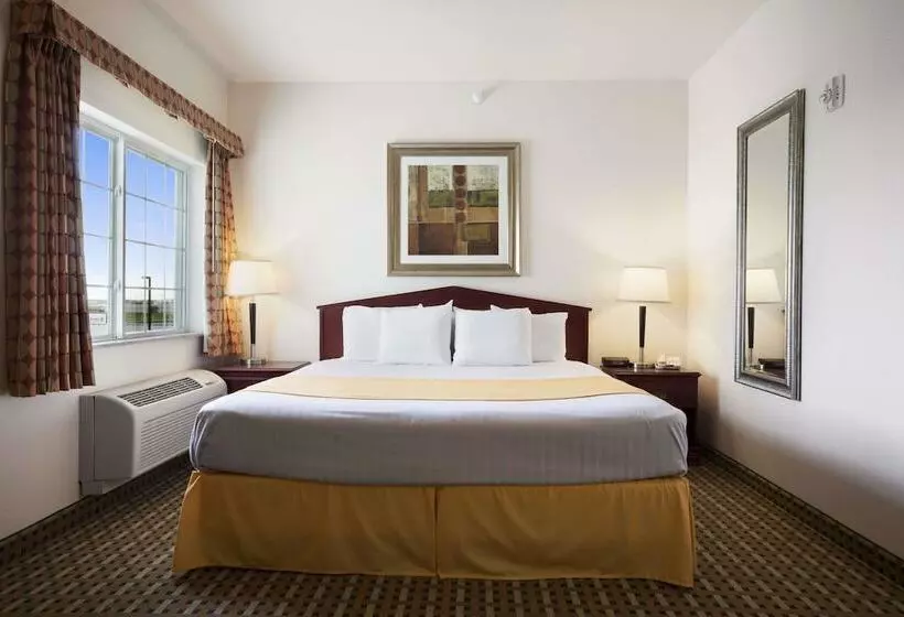 スイート, Days Inn & Suites By Wyndham Columbus Ne