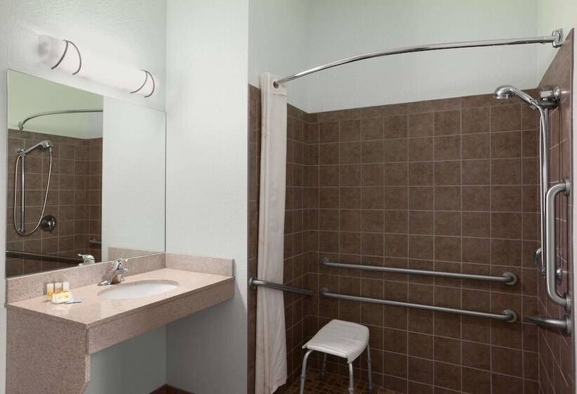 جناح, Days Inn & Suites By Wyndham Columbus Ne