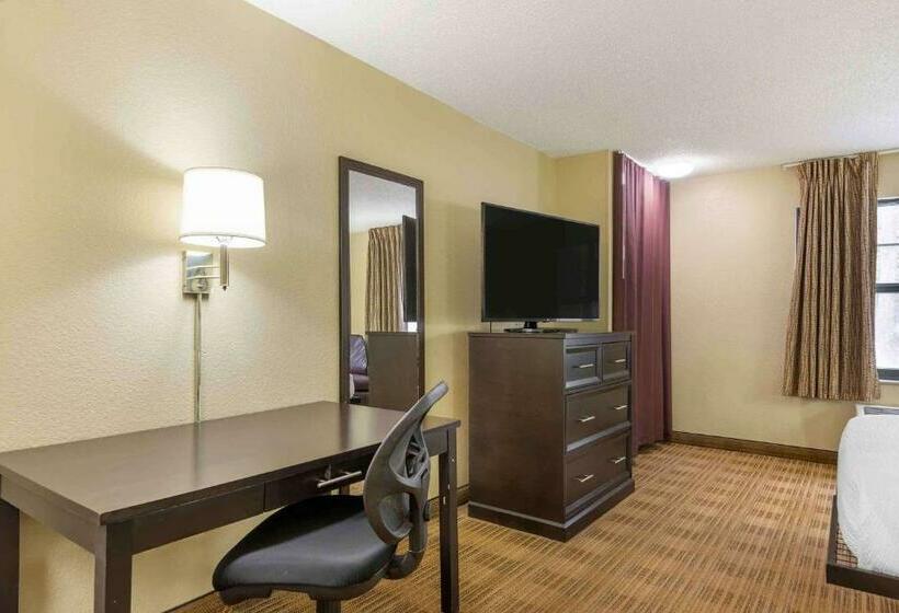 חדר סטודיו סטנדרד, Suburban Studios Columbus Bradley Park