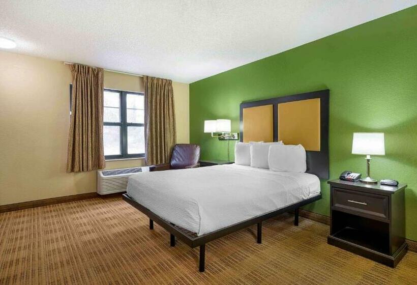 חדר סטודיו סטנדרד, Suburban Studios Columbus Bradley Park