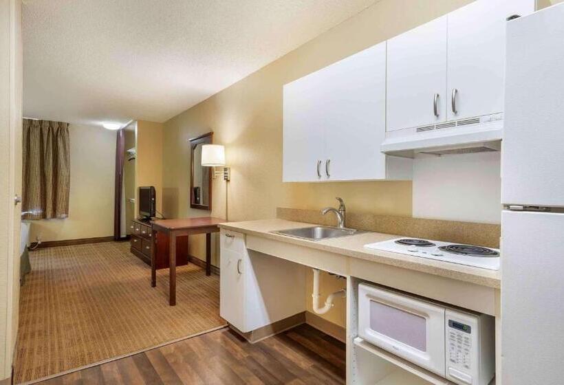 חדר סטודיו סטנדרד, Suburban Studios Columbus Bradley Park