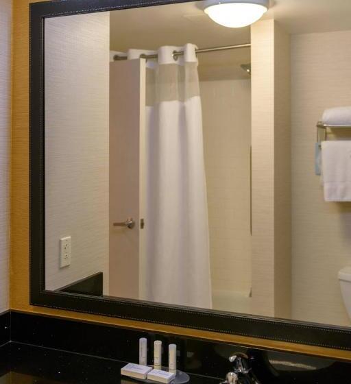 带大床的标准间, Fairfield Inn & Suites Kennett Square