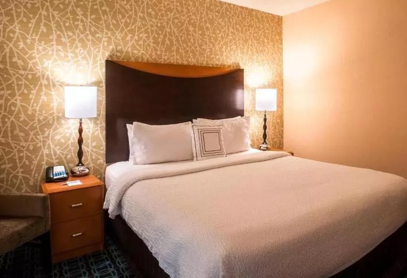 身障者適用キングサイズベッドルーム, Fairfield Inn & Suites Kennett Square