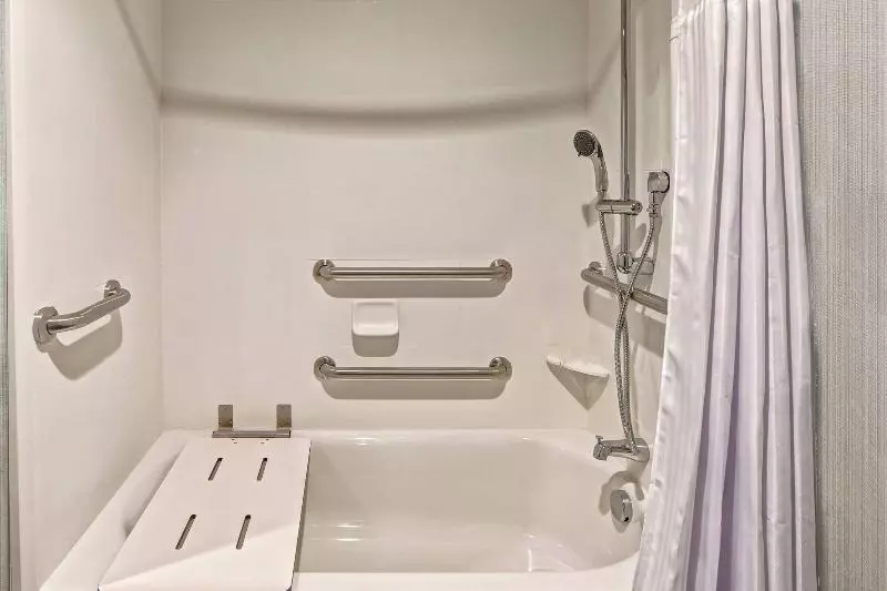プレミアムルーム, Hampton Inn & Suites Jennings