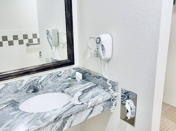 Люкс Deluxe Кровать Кинг, Americinn By Wyndham Green Bay East