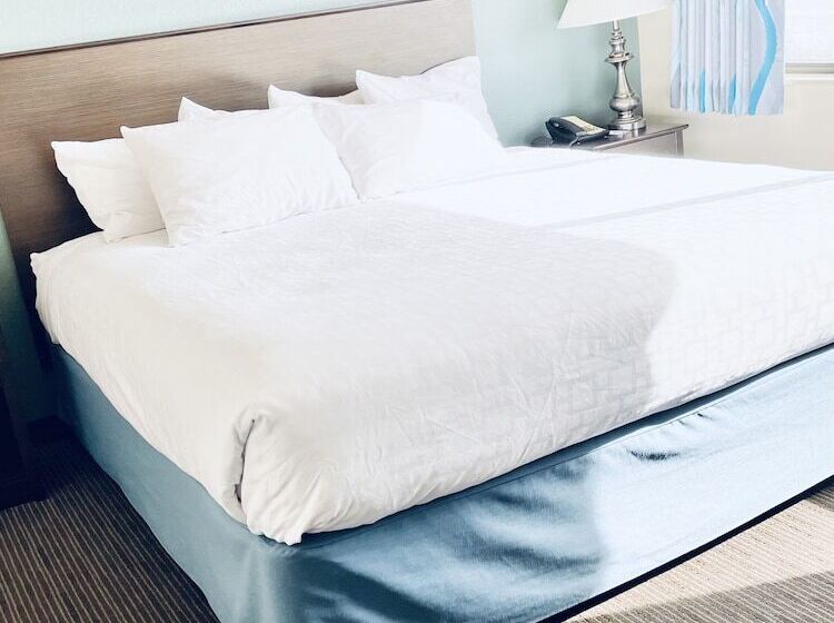 Люкс Deluxe Кровать Кинг, Americinn By Wyndham Green Bay East