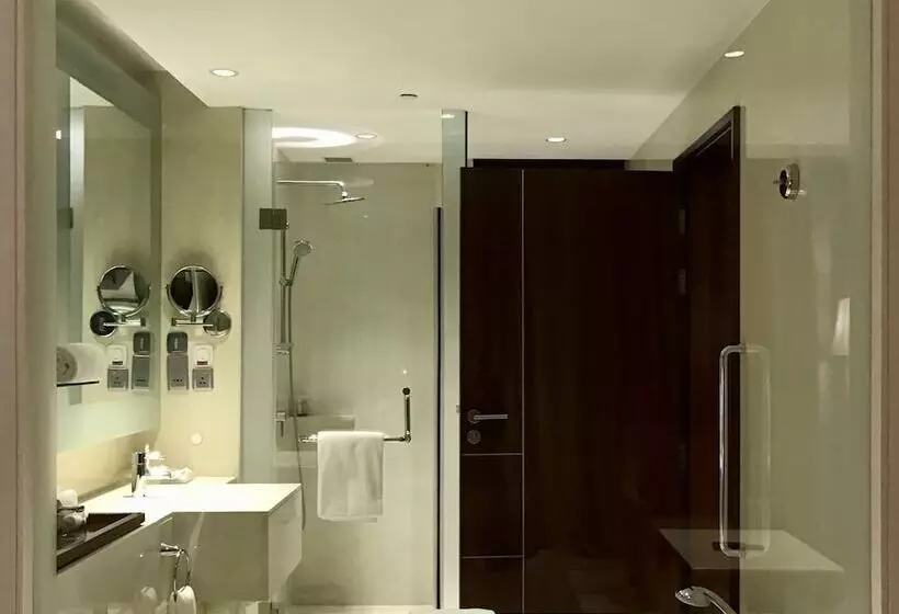 プレミアムルーム, Crowne Plaza Kochi, An Ihg