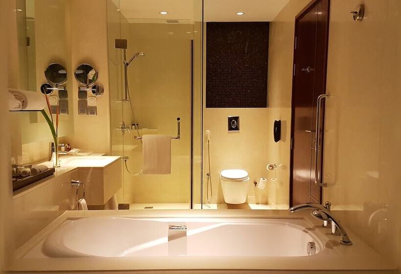 غرفة بريميوم, Crowne Plaza Kochi, An Ihg