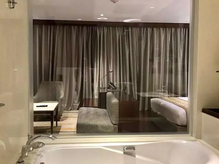 プレミアムルーム, Crowne Plaza Kochi, An Ihg