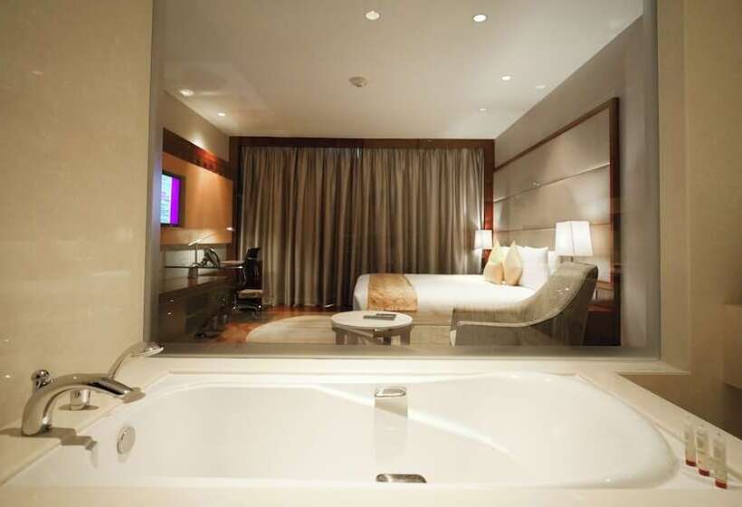 غرفة بريميوم, Crowne Plaza Kochi, An Ihg