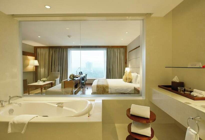 غرفة بريميوم, Crowne Plaza Kochi, An Ihg