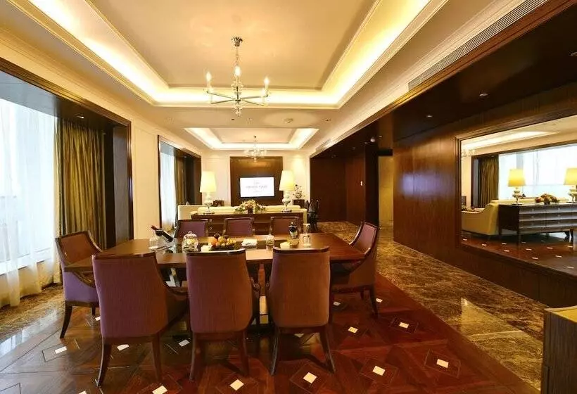 プレジデントスイートルーム, Crowne Plaza Kochi, An Ihg