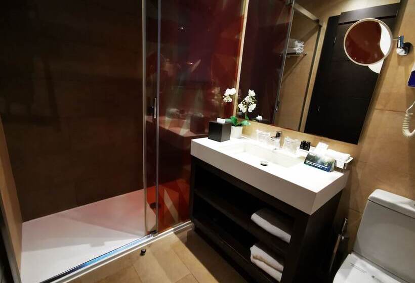 سوییت با چشم‌انداز استخر, Indigo Barcelona   Plaza Catalunya 4sup, An Ihg