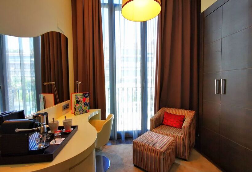 سوییت با چشم‌انداز استخر, Indigo Barcelona   Plaza Catalunya 4sup, An Ihg