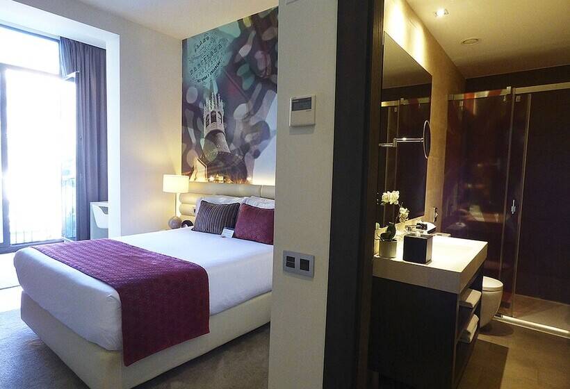 سوییت با چشم‌انداز استخر, Indigo Barcelona   Plaza Catalunya 4sup, An Ihg