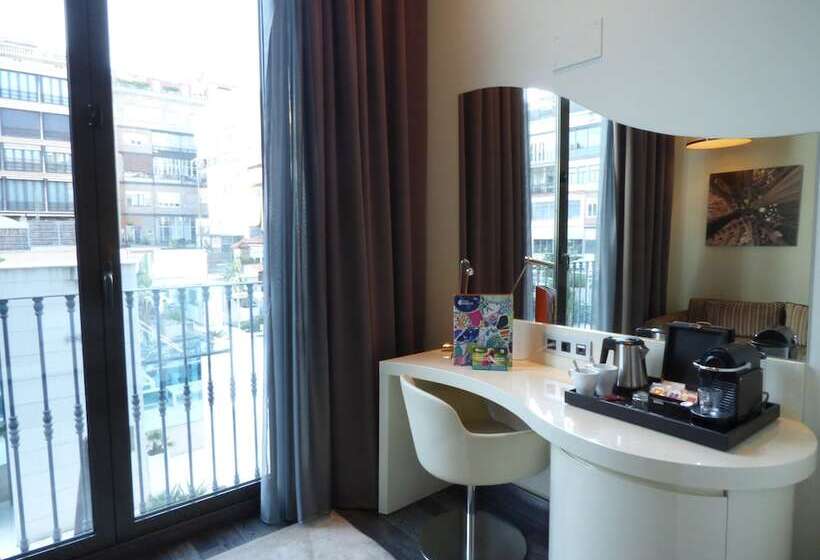 سوییت با چشم‌انداز استخر, Indigo Barcelona   Plaza Catalunya 4sup, An Ihg