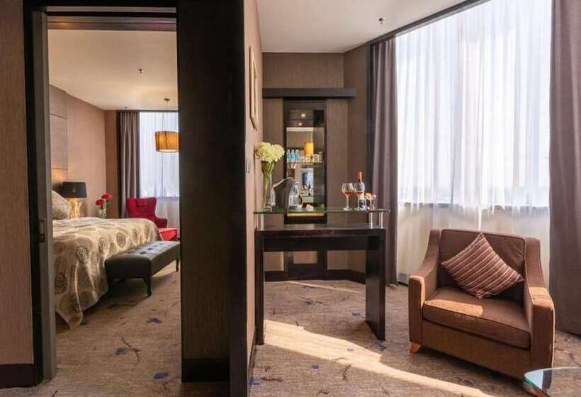 로얄 스위트, New World Suites