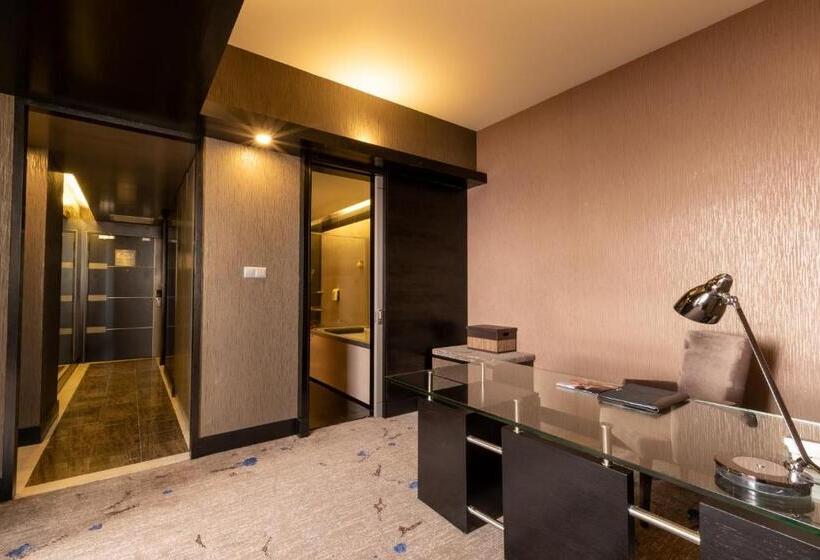 로얄 스위트, New World Suites