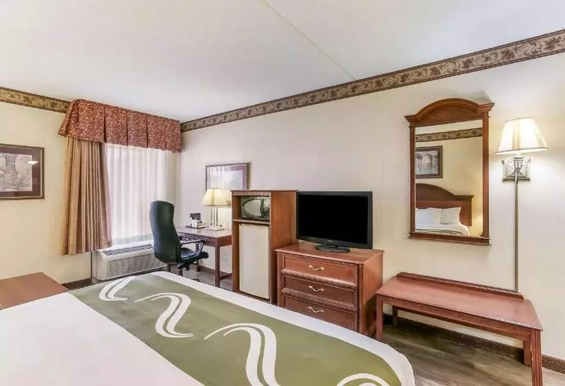 身障者適用キングサイズベッドルーム, Quality Inn & Suites Bel Air I 95 Exit 77a
