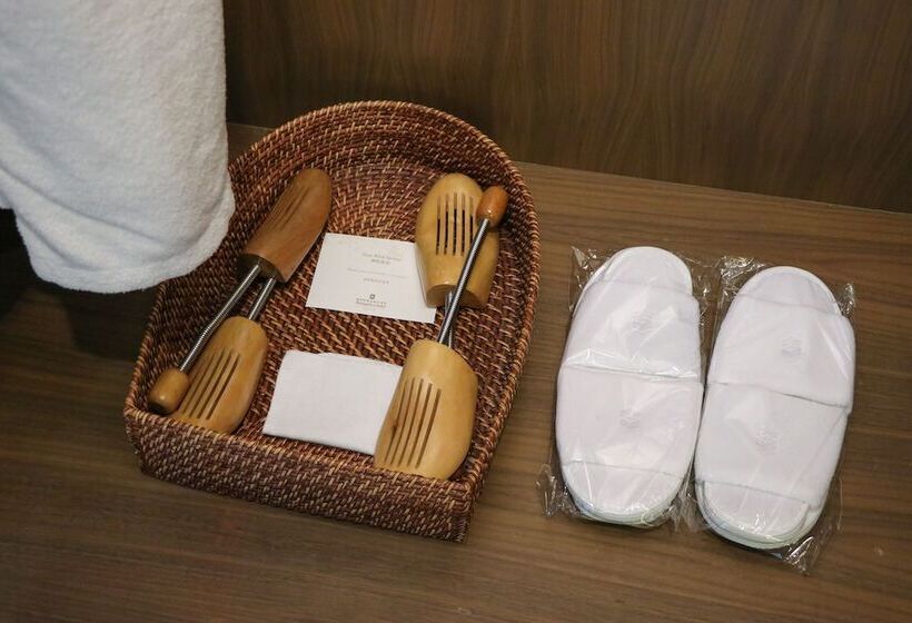 디럭스 룸 호수 전망, Shangrila Yangzhou