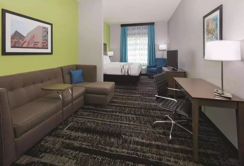 キングサイズベッドのエクゼクティブルーム, La Quinta By Wyndham Tyler South