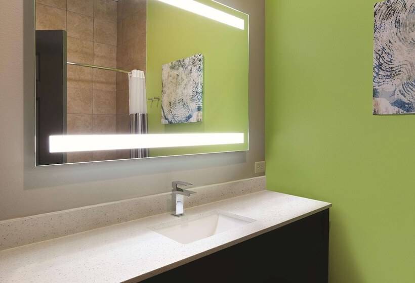 Номер Executive, La Quinta By Wyndham Tyler South