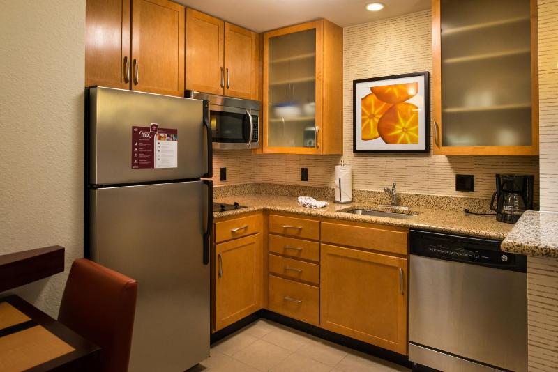 带大床的标准工作室, Residence Inn Gainesville I 75