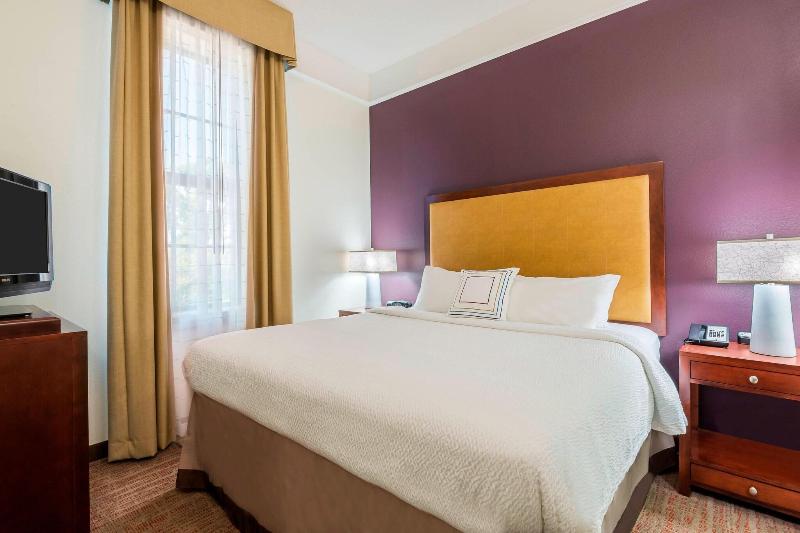 带大床的套房, Residence Inn Savannah Downtown Historic District
