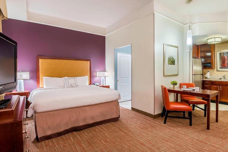带大床的标准工作室, Residence Inn Savannah Downtown Historic District