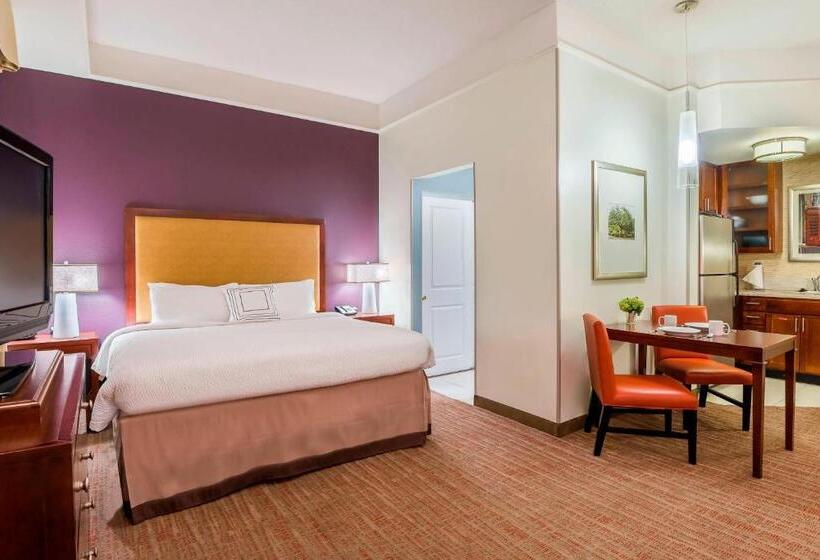 带大床的标准工作室, Residence Inn Savannah Downtown Historic District