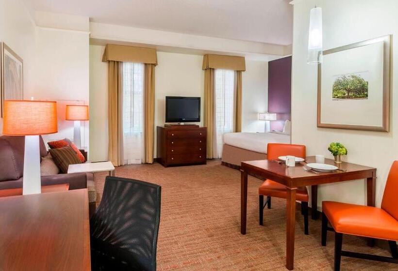 带大床的标准工作室, Residence Inn Savannah Downtown Historic District
