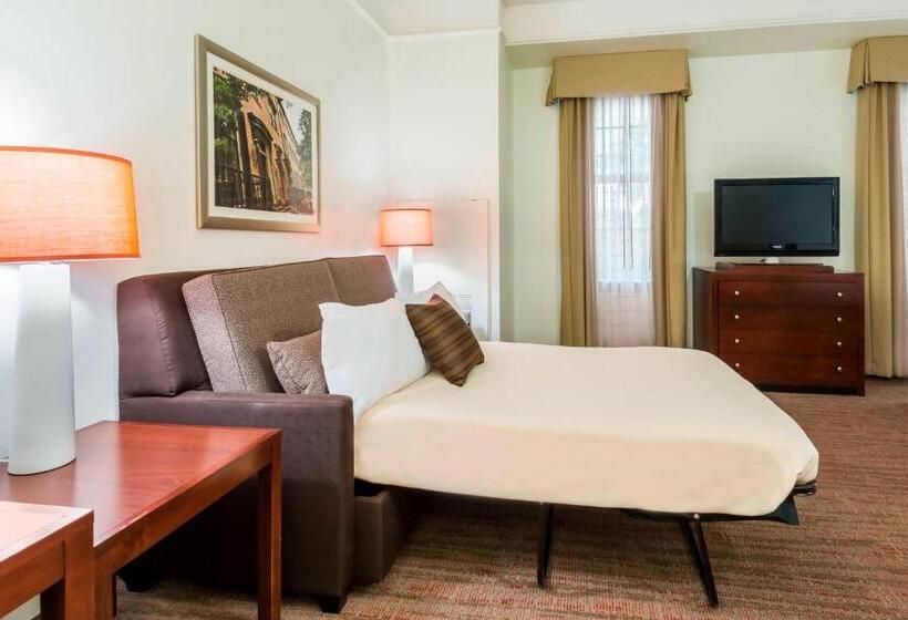 带大床的套房, Residence Inn Savannah Downtown Historic District