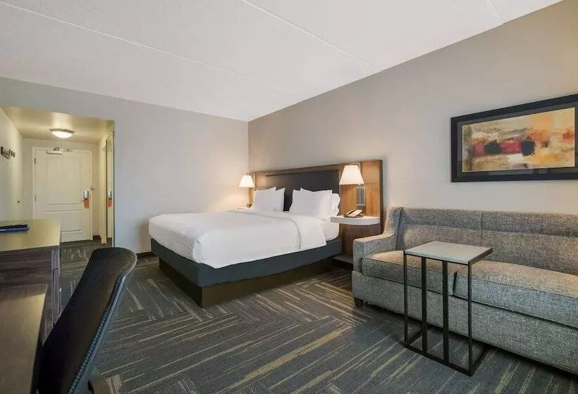 اتاق استاندارد با تخت بزرگ, Hampton Inn & Suites Plattsburgh
