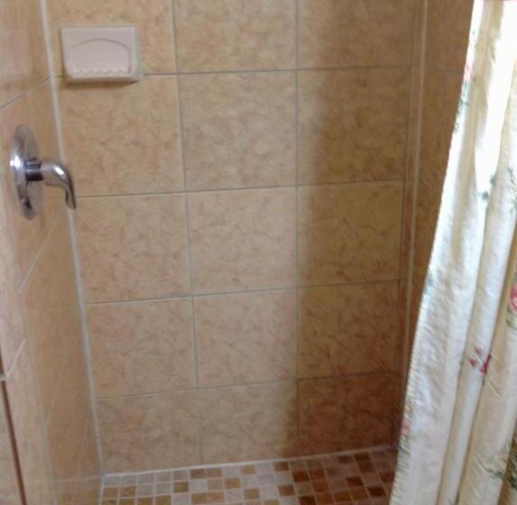 غرفه قياسيه سريرين مزدوجين, Holly Motel Southampton