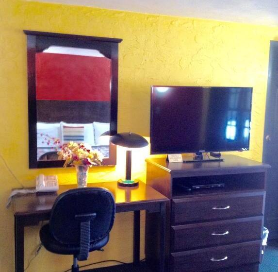 غرفه قياسيه سريرين مزدوجين, Holly Motel Southampton